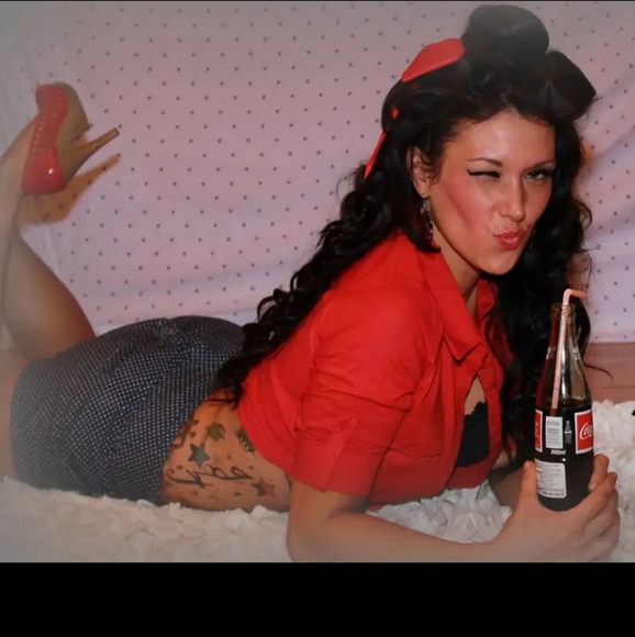 Meet your Posher, Danielle - Picture 4 of 4